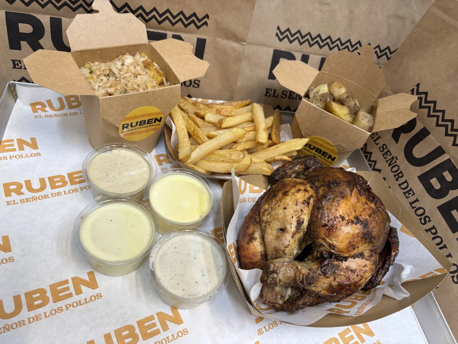Pollo marinato, patate, riso e salse nelle confezioni Ruben